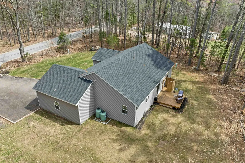 185 Town House Road Effingham NH 03882