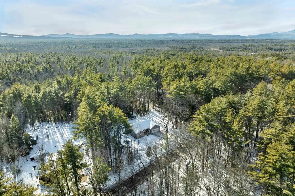 185 Town House Road Effingham NH 03882