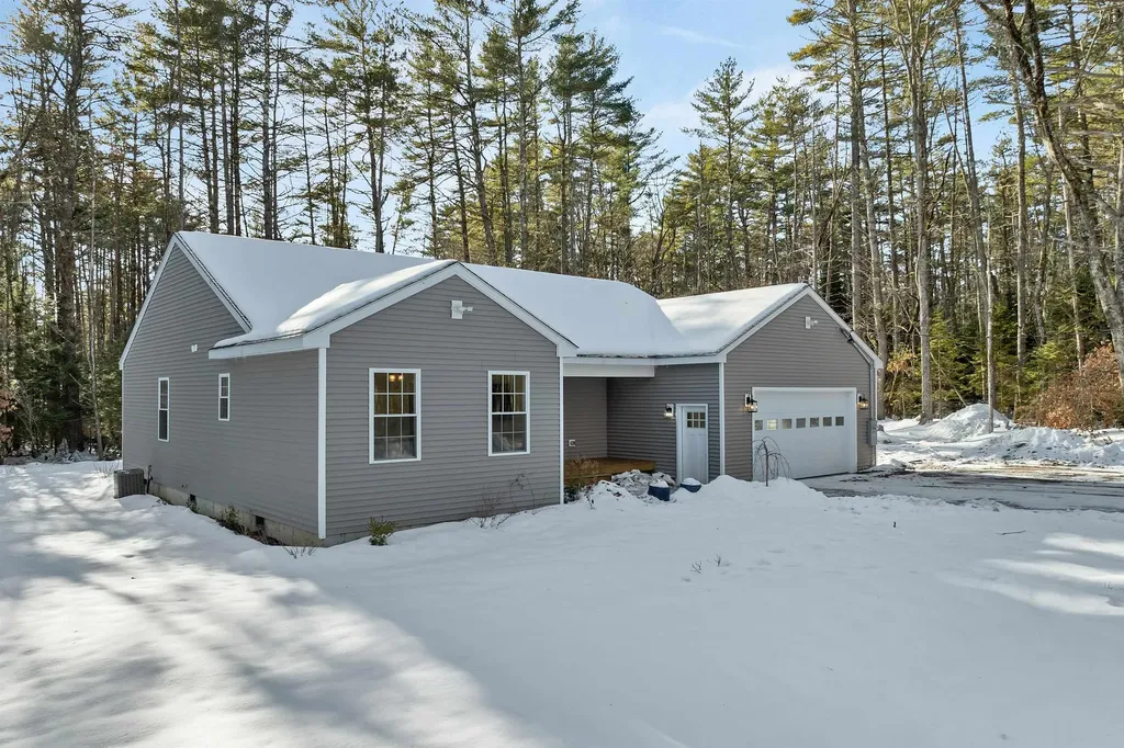 185 Town House Road Effingham NH 03882
