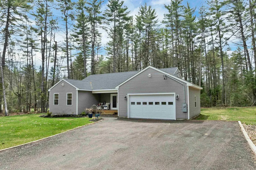 185 Town House Road Effingham NH 03882