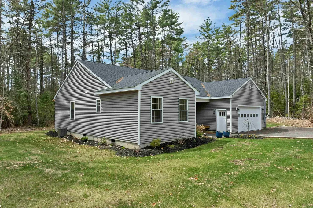 185 Town House Road Effingham NH 03882
