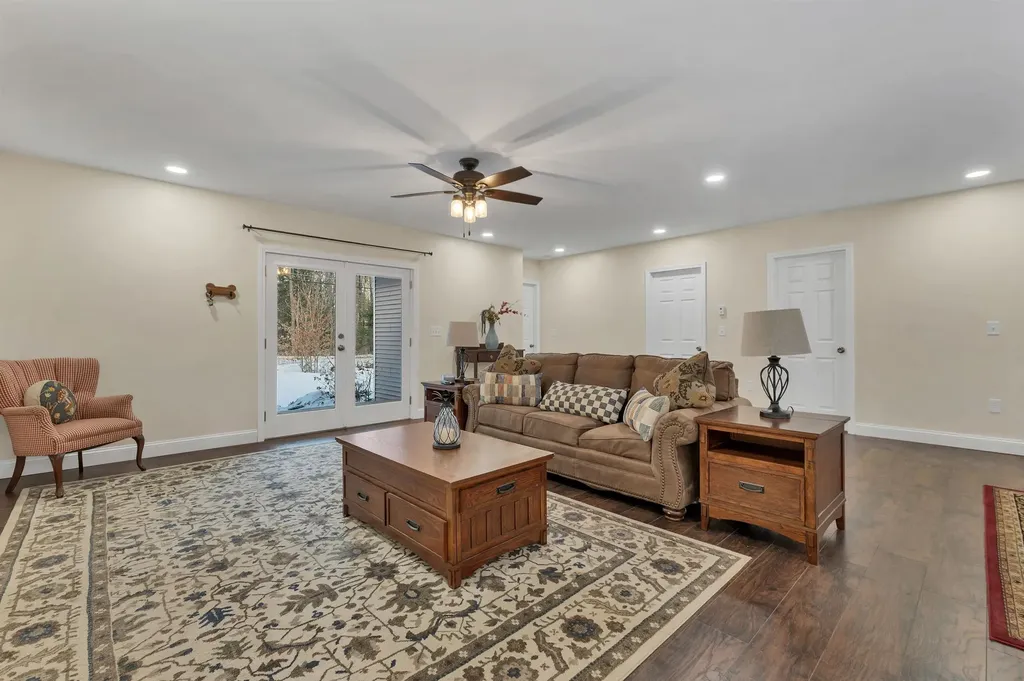 185 Town House Road Effingham NH 03882