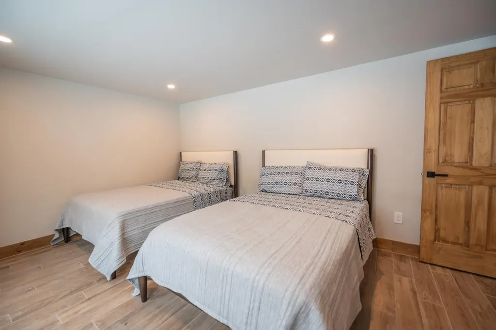 4 Breezy Way Dover VT 05356