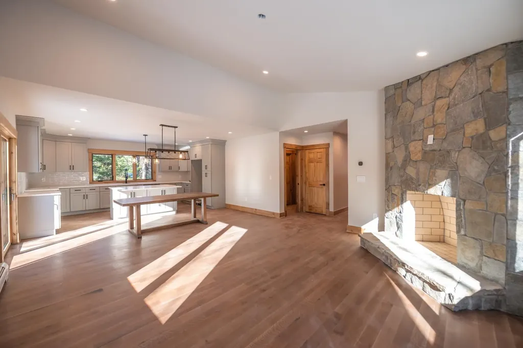 4 Breezy Way Dover VT 05356