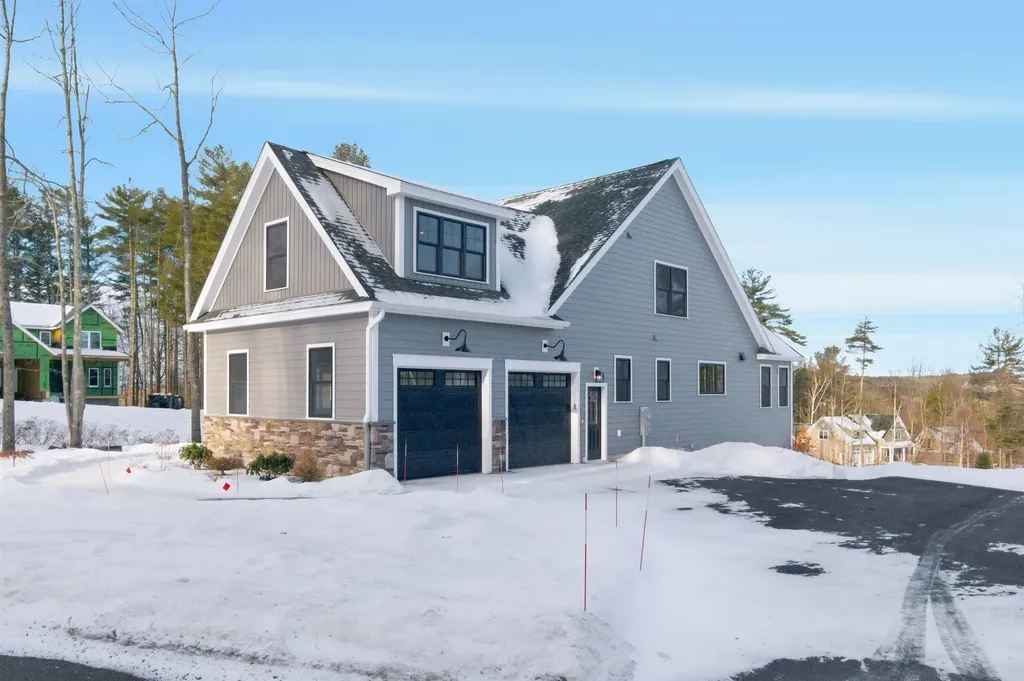 8 Deadreckoning Point Laconia NH 03246