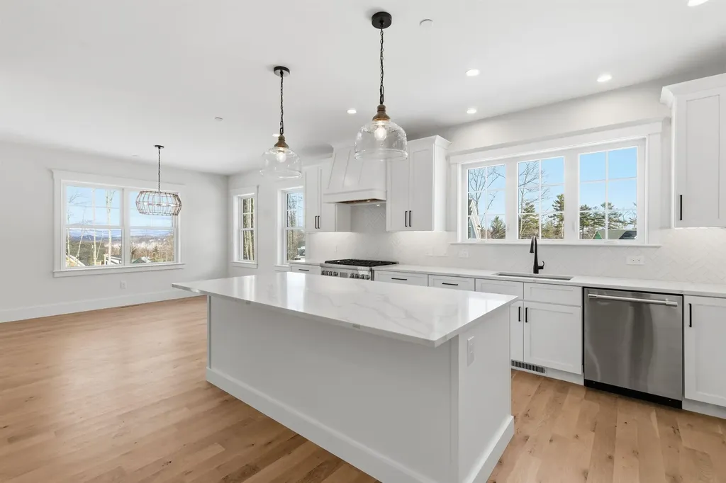 8 Deadreckoning Point Laconia NH 03246