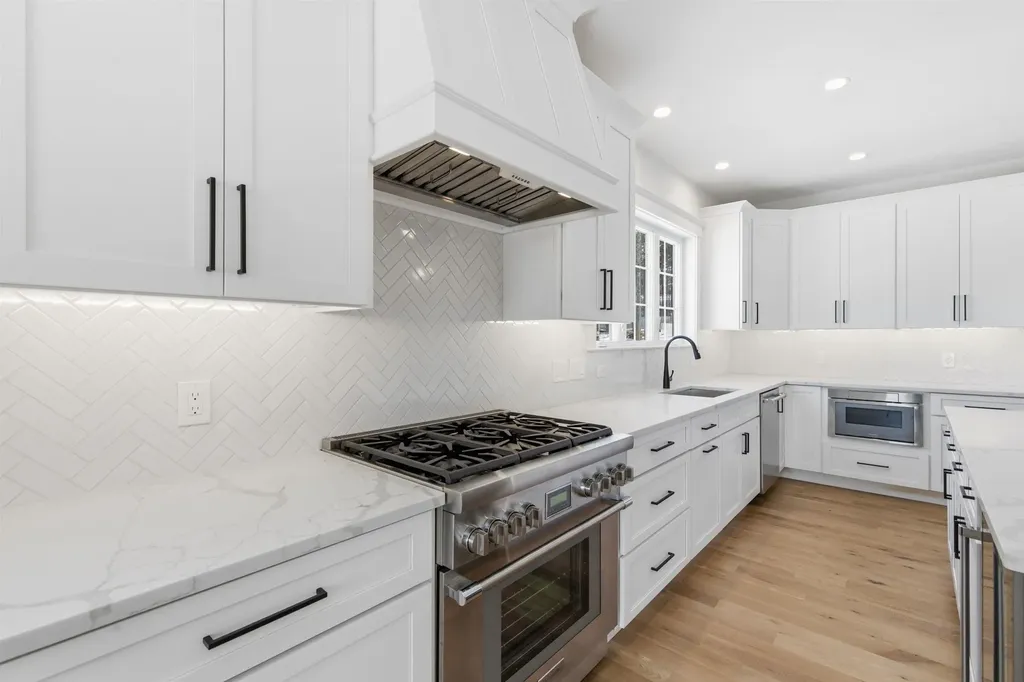 8 Deadreckoning Point Laconia NH 03246