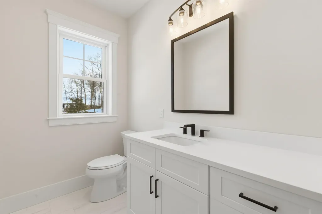 8 Deadreckoning Point Laconia NH 03246