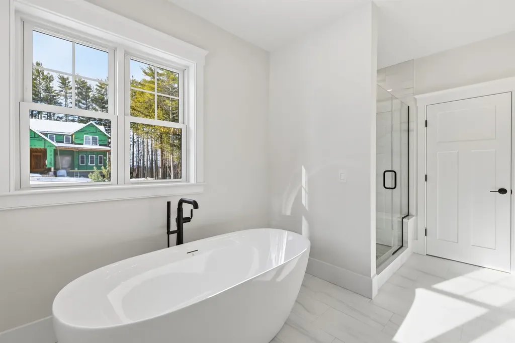 8 Deadreckoning Point Laconia NH 03246