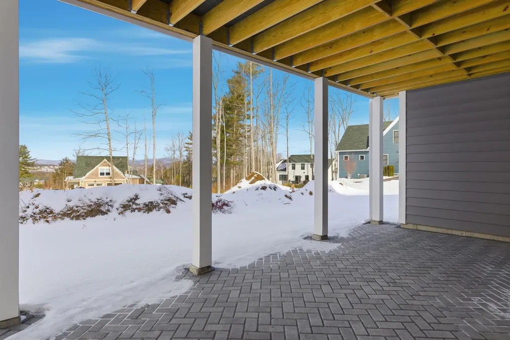 8 Deadreckoning Point Laconia NH 03246