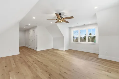 8 Deadreckoning Point Laconia NH 03246