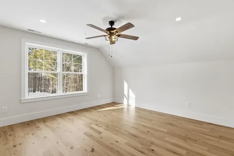 8 Deadreckoning Point Laconia NH 03246