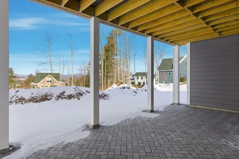 8 Deadreckoning Point Laconia NH 03246