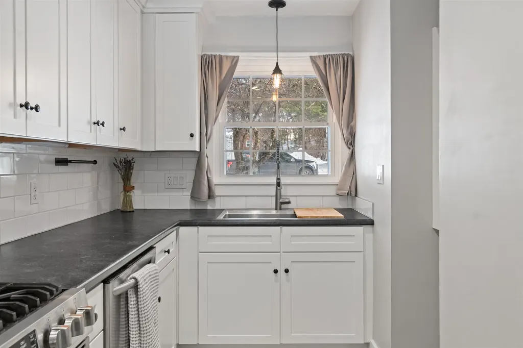 7 Sugartree Lane Essex Junction VT 05452