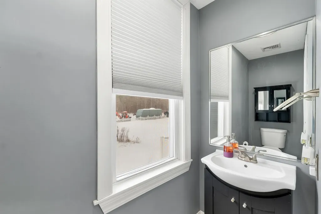 77 Central Street Farmington NH 03835