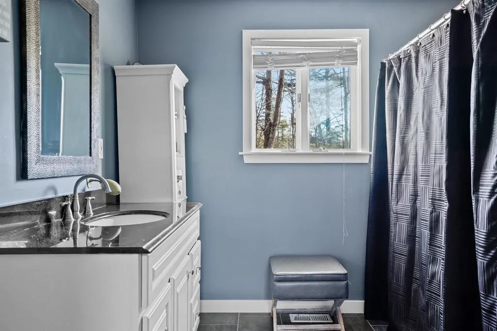 417 Candia Road Chester NH 03036