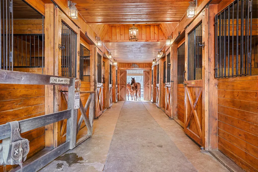 417 Candia Road Chester NH 03036