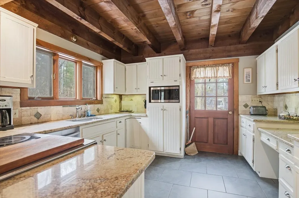 39 Coach Lane Hampton Falls NH 03844