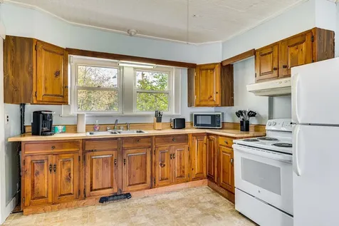 69 Pleasant Street Colebrook NH 03576