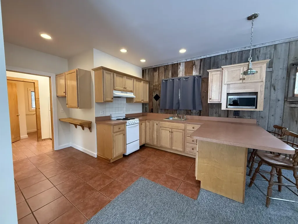 118 Vt Route 30 Newfane VT 05345