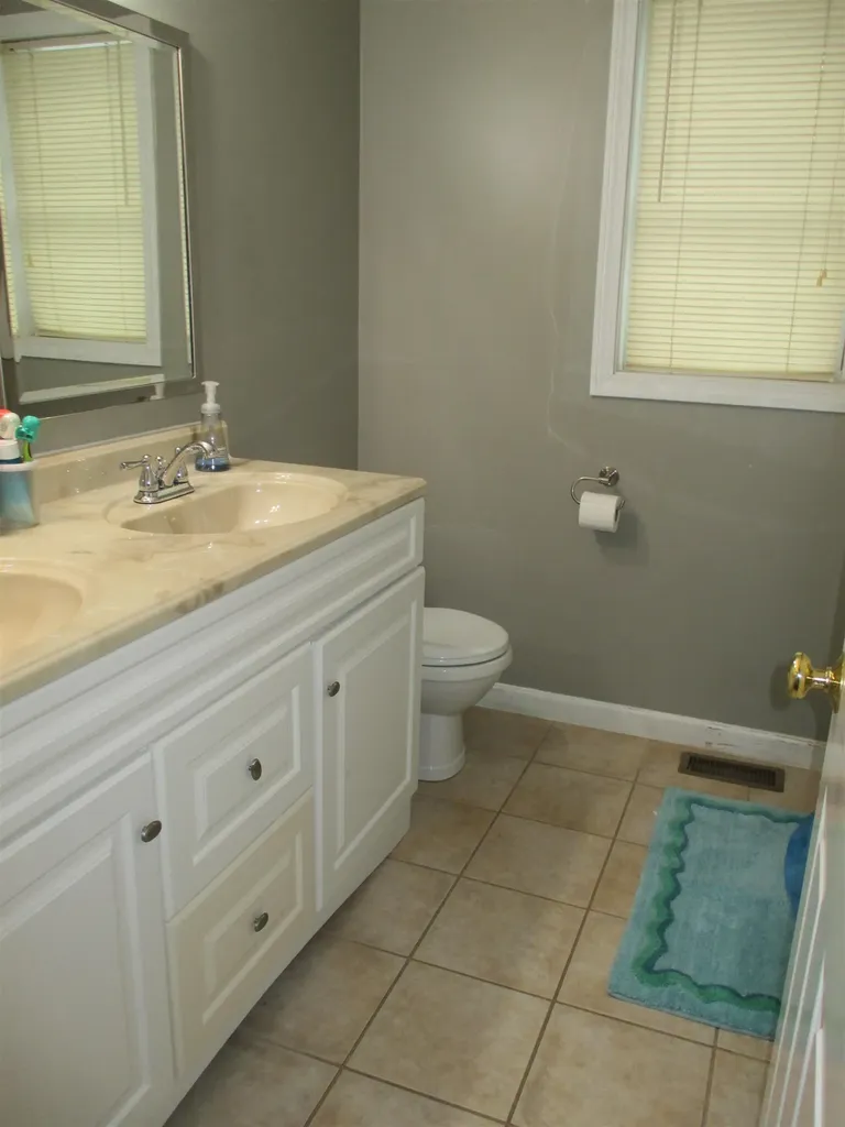 64 Jay Way Rochester NH 03868