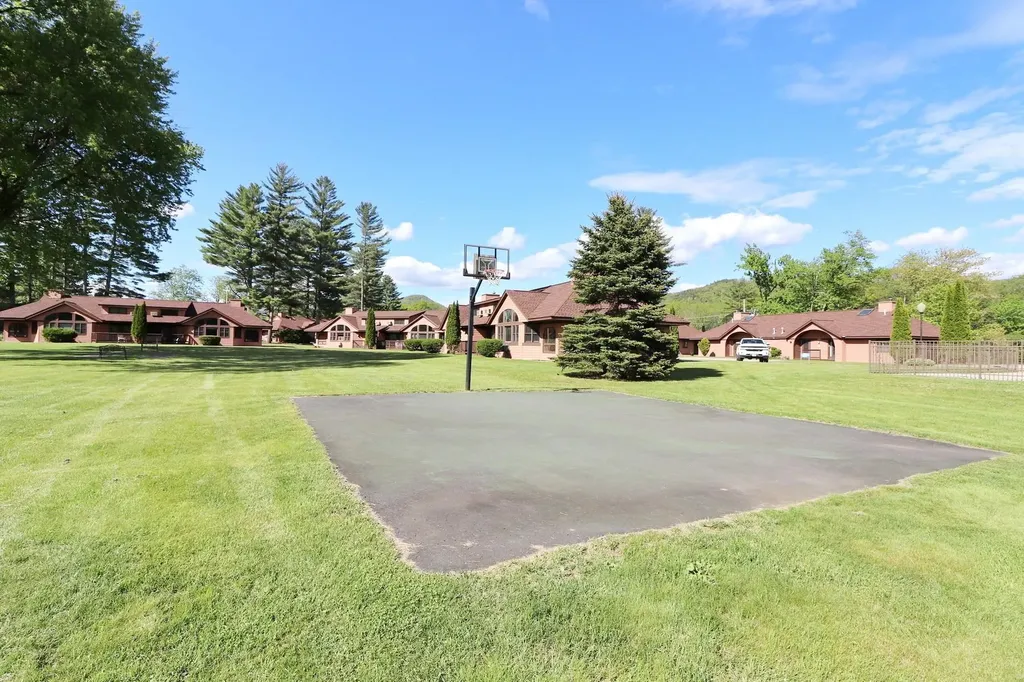 4 Jack O'lantern Drive Woodstock NH 03262