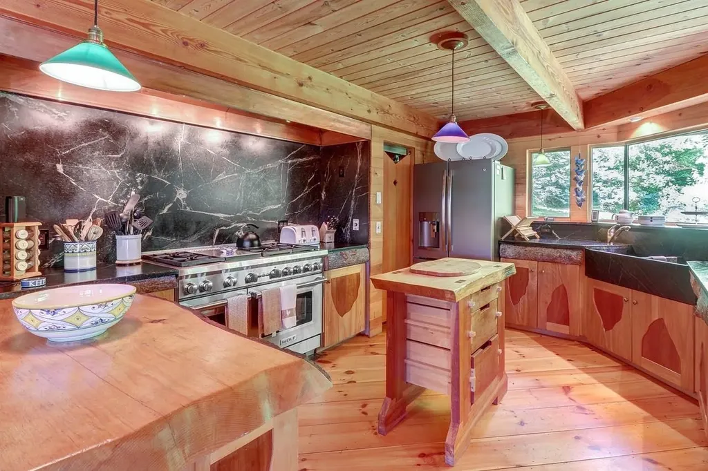 190 Upper Pines Road Warren VT 05674