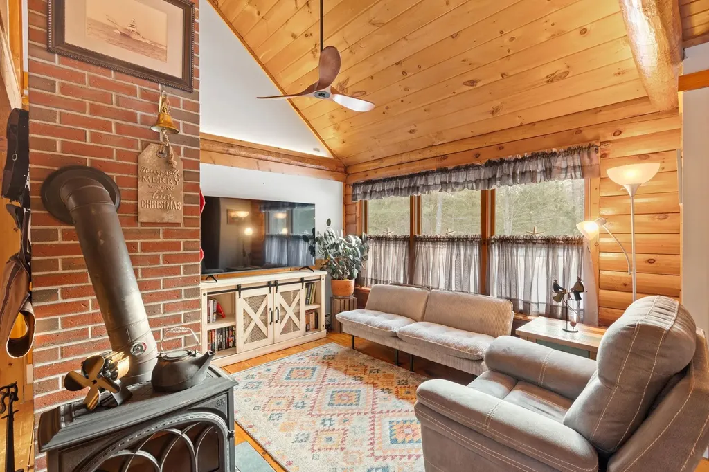 1 Oak Ridge Road Nottingham NH 03290