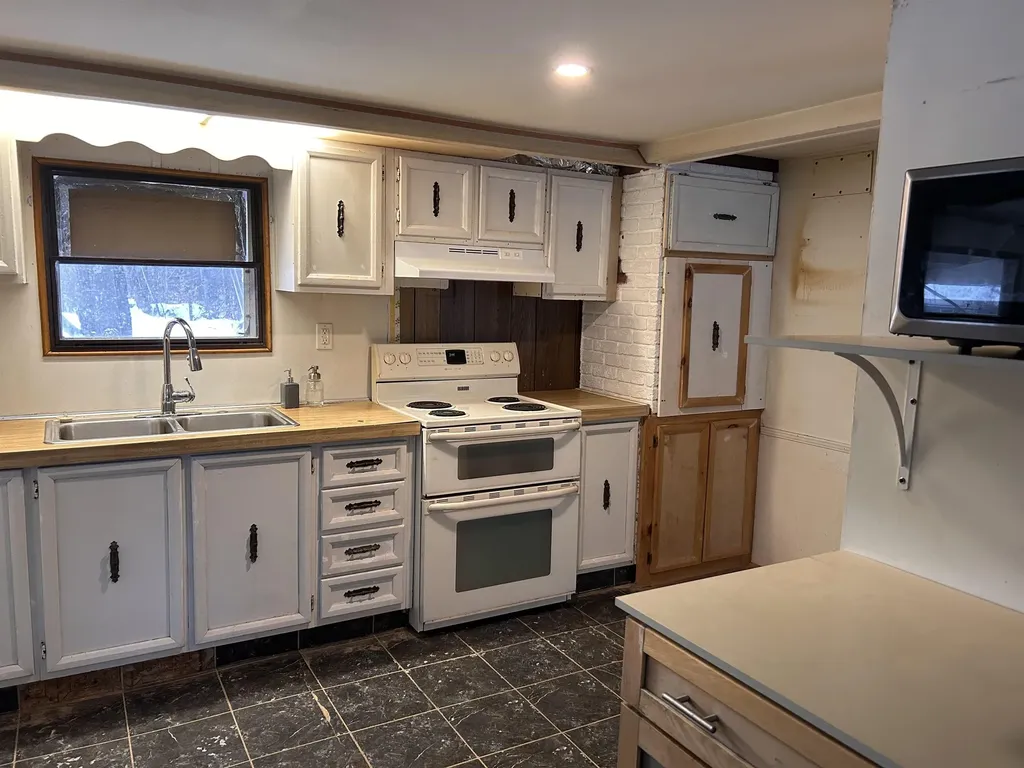 4 Dunn Avenue Campton NH 03223