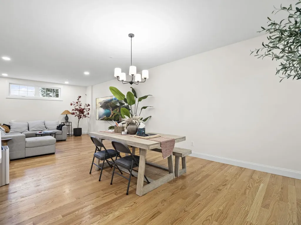 44 Sheffield Way Londonderry NH 03053