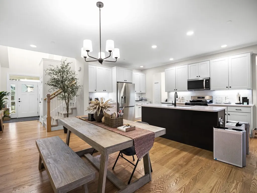 44 Sheffield Way Londonderry NH 03053