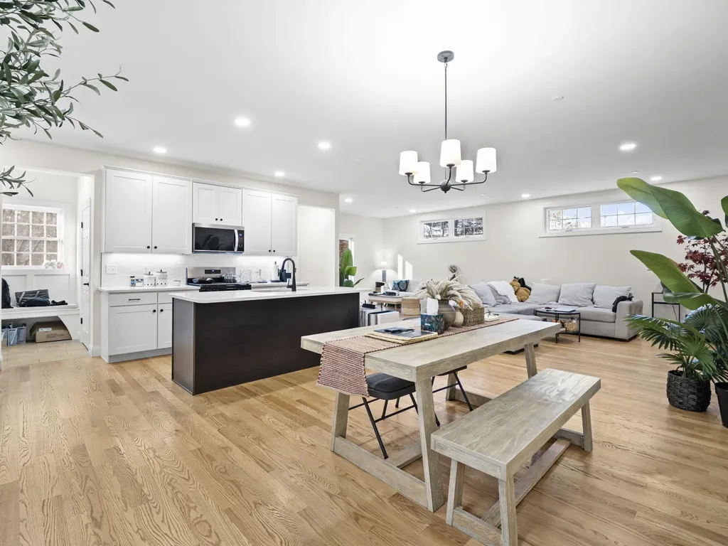 44 Sheffield Way Londonderry NH 03053