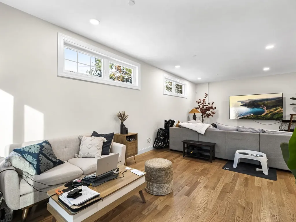 44 Sheffield Way Londonderry NH 03053