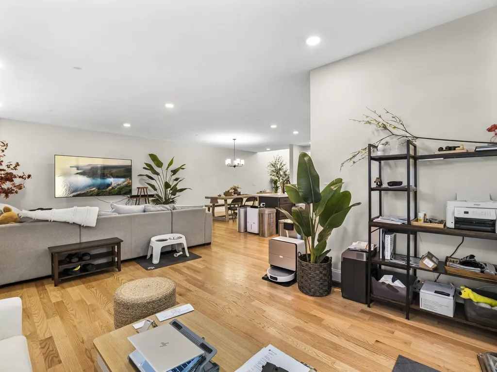 44 Sheffield Way Londonderry NH 03053