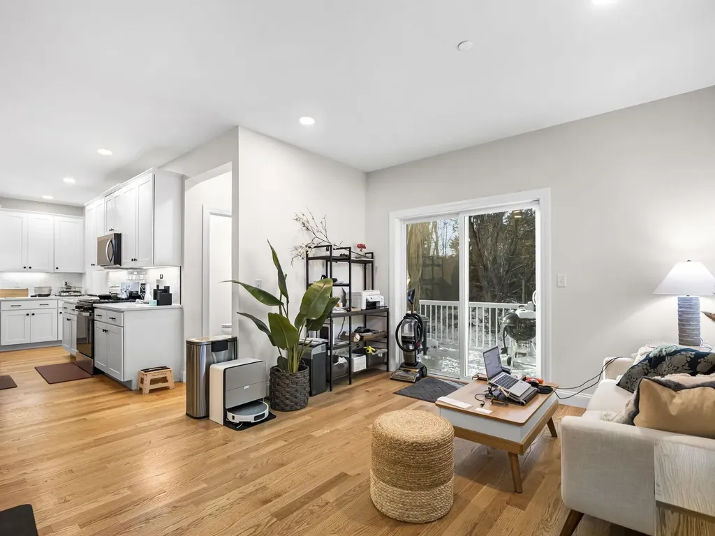 44 Sheffield Way Londonderry NH 03053