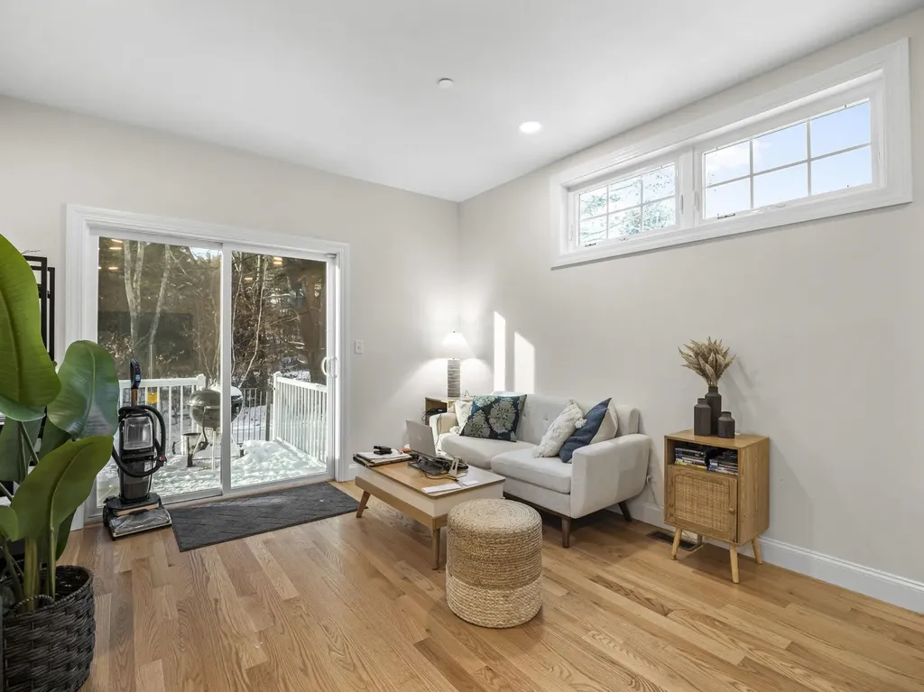 44 Sheffield Way Londonderry NH 03053