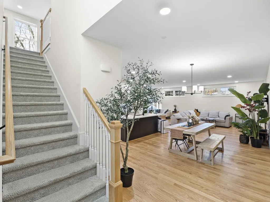 44 Sheffield Way Londonderry NH 03053