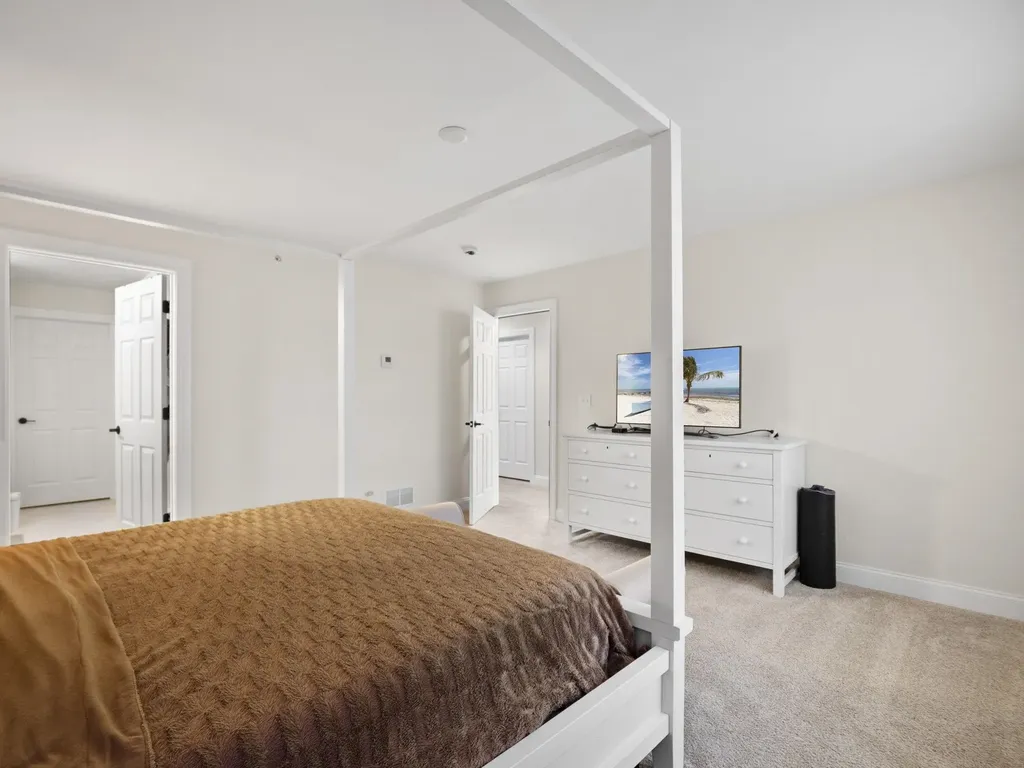 44 Sheffield Way Londonderry NH 03053