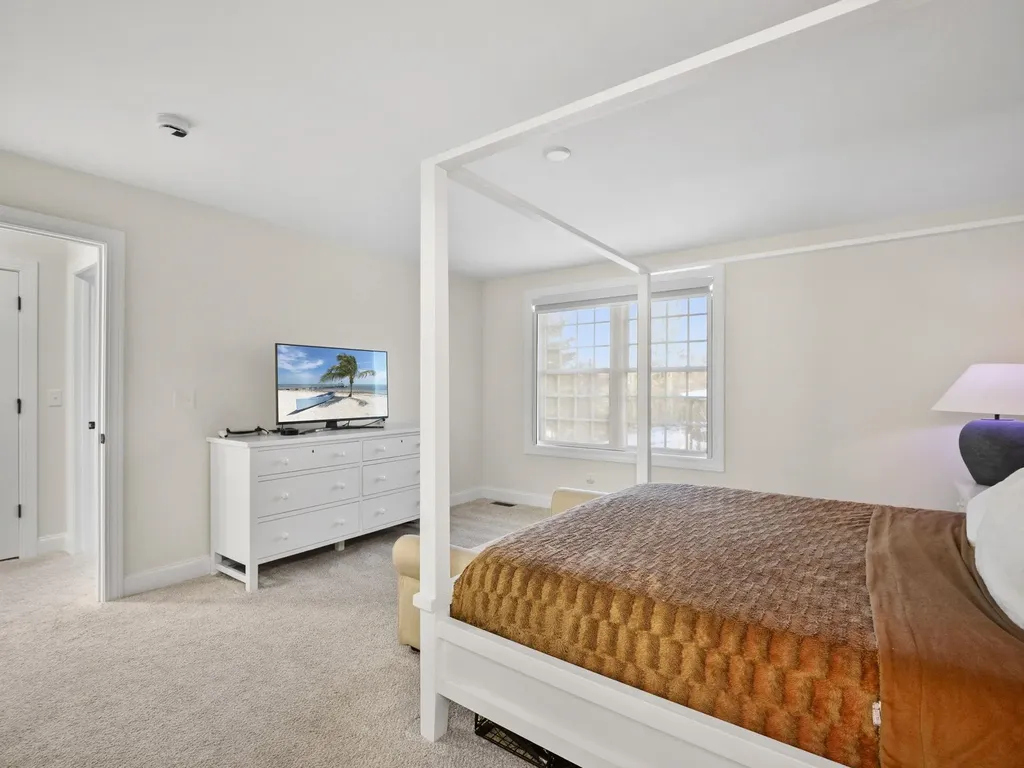 44 Sheffield Way Londonderry NH 03053