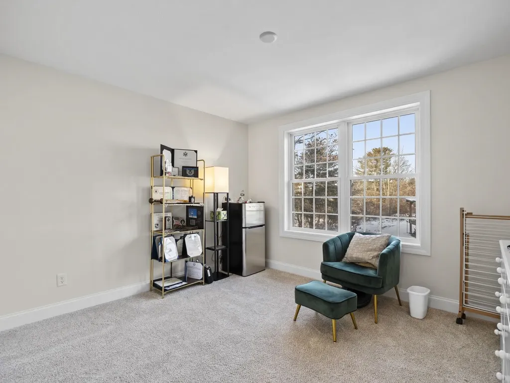 44 Sheffield Way Londonderry NH 03053