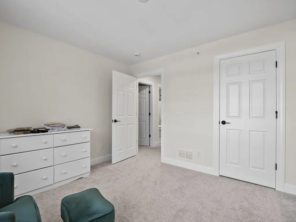 44 Sheffield Way Londonderry NH 03053