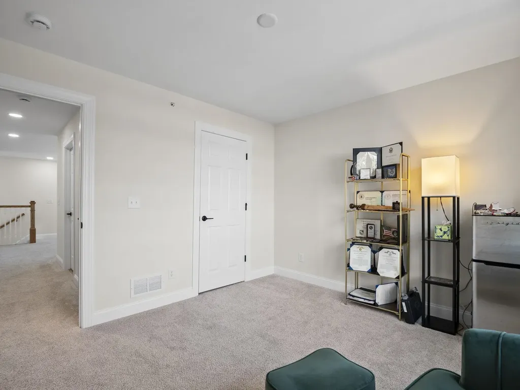 44 Sheffield Way Londonderry NH 03053