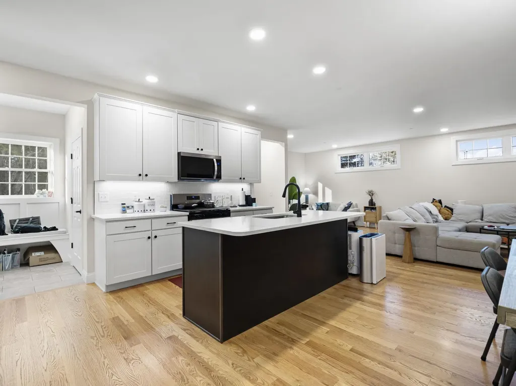 44 Sheffield Way Londonderry NH 03053