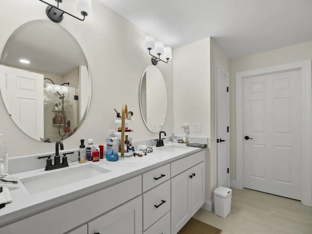 44 Sheffield Way Londonderry NH 03053