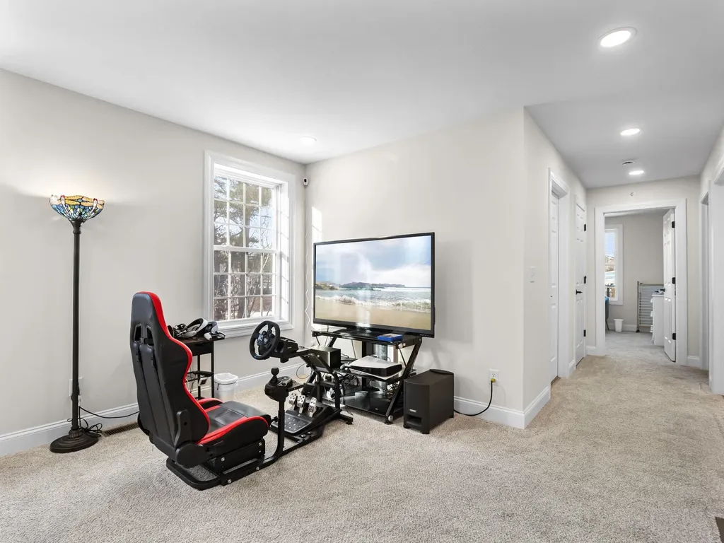 44 Sheffield Way Londonderry NH 03053