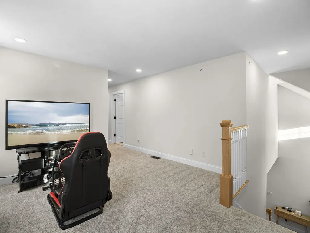 44 Sheffield Way Londonderry NH 03053