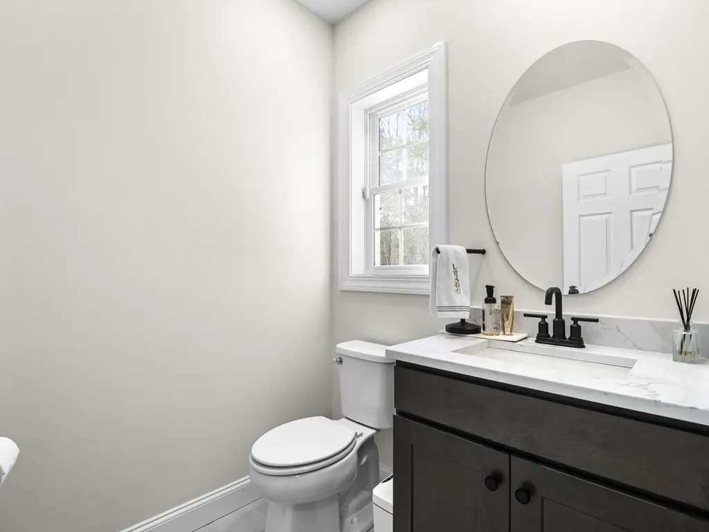 44 Sheffield Way Londonderry NH 03053