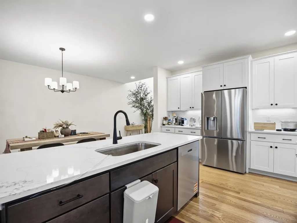 44 Sheffield Way Londonderry NH 03053