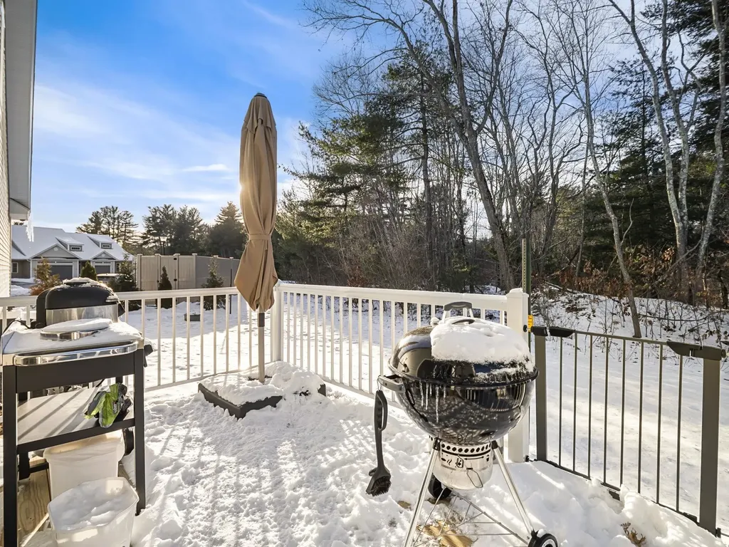 44 Sheffield Way Londonderry NH 03053