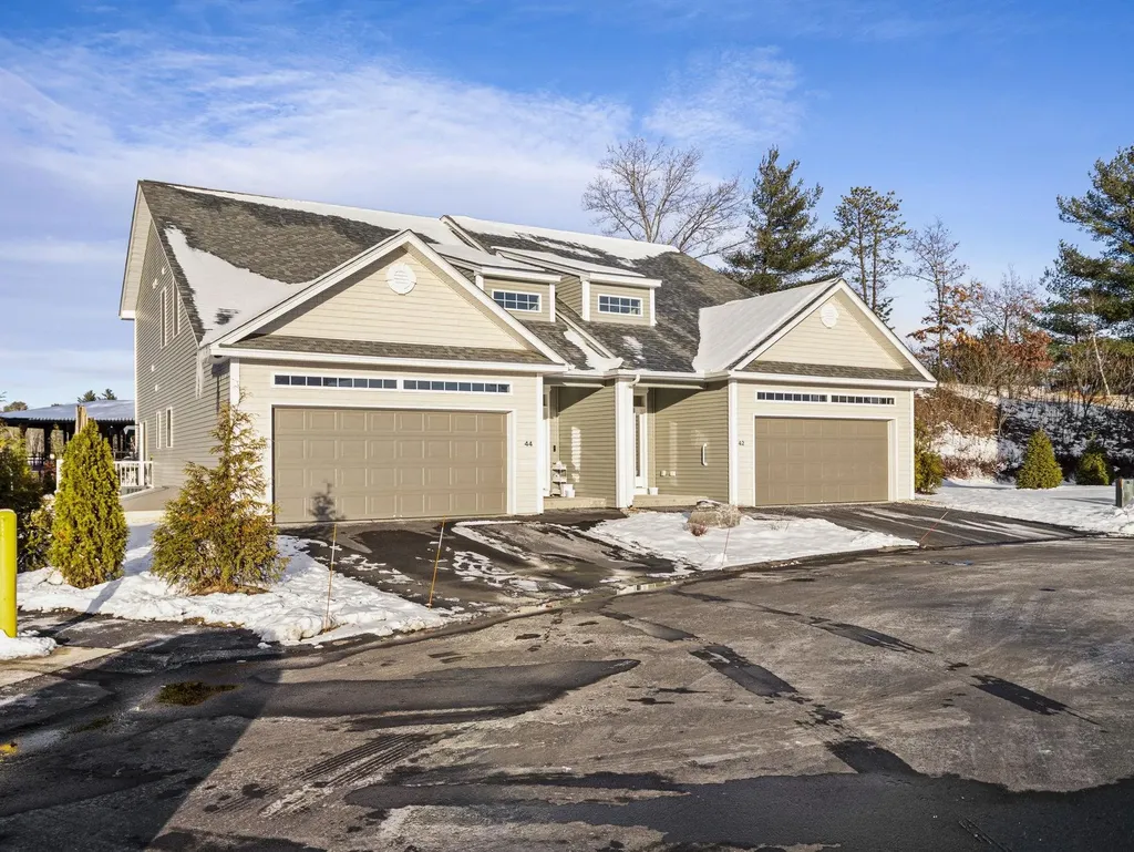 44 Sheffield Way Londonderry NH 03053